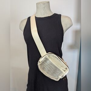 Transparent waist bag for men and women with adjustable strap, compact crossbody